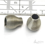 1118-s2-zakljucek-vrvice-obesek-kovinski-sivalnica