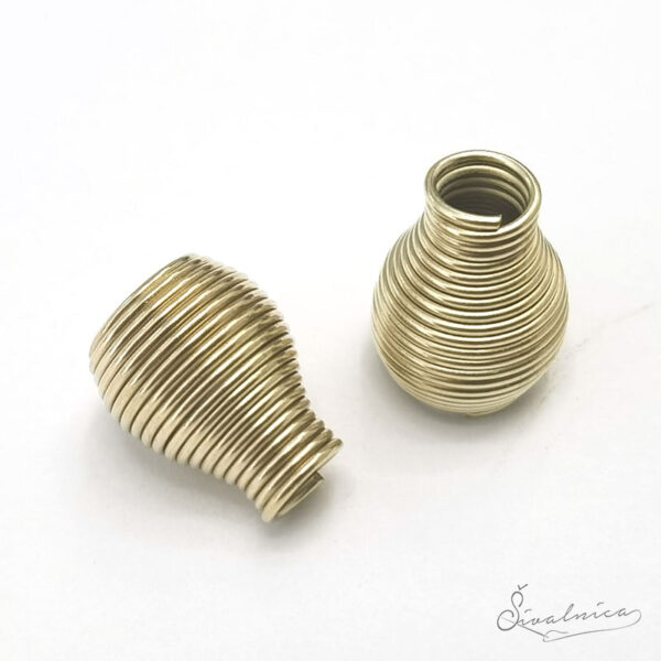 1118-z-zakljucek-vrvice-obesek-kovinski-sivalnica 1118-z-zakljucek-vrvice-obesek-kovinski-sivalnica