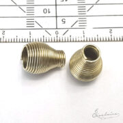 1118-z2-zakljucek-vrvice-obesek-kovinski-sivalnica