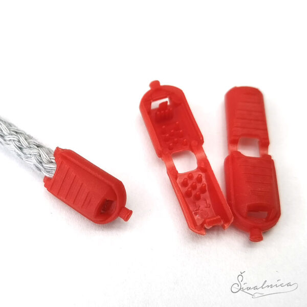 1122-rdeca-zakljucek-vrvice-plasticni-klip-sivalnica 1122-rdeca-zakljucek-vrvice-plasticni-klip-sivalnica