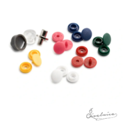 1147-plasticni-mini-pritiskaci-prym-otroska-oblacila-bodi-sivalnica