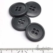 1116-gumb-sivalnica-okras-oblacilo-temno-siva